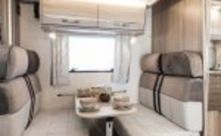 Peggy – Elddis Autoquest 196. Nuovo camper di lusso a 6 posti letto del 2023. Noto come "Peggy"