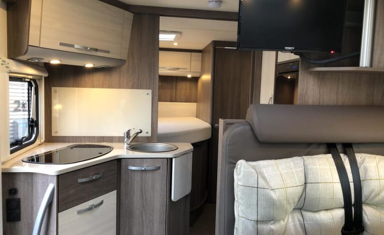 De Levensgenieters  – Complete Bürstner camper met Queensbed