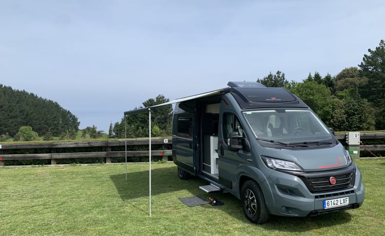 Livingstone 5 – Luxe 4 persoons CamperVan (2022) in Madrid