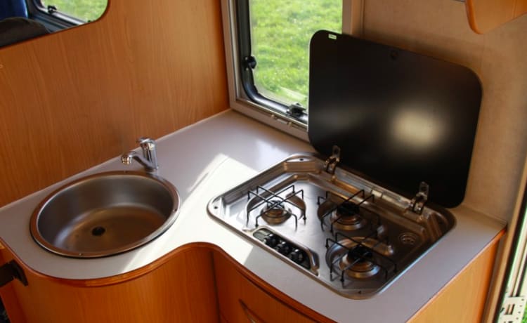 Blucamp Sky 400 - Cozy family camper with 7 places to sleep!