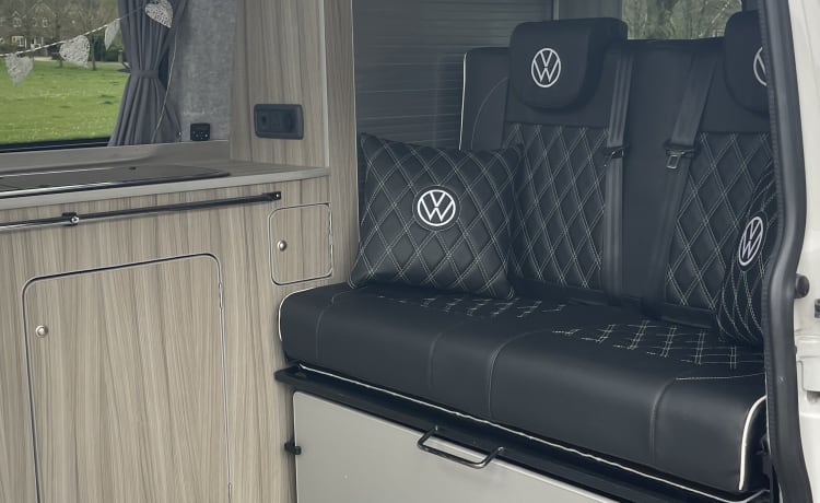 Fully kitted out VW T6 all season 