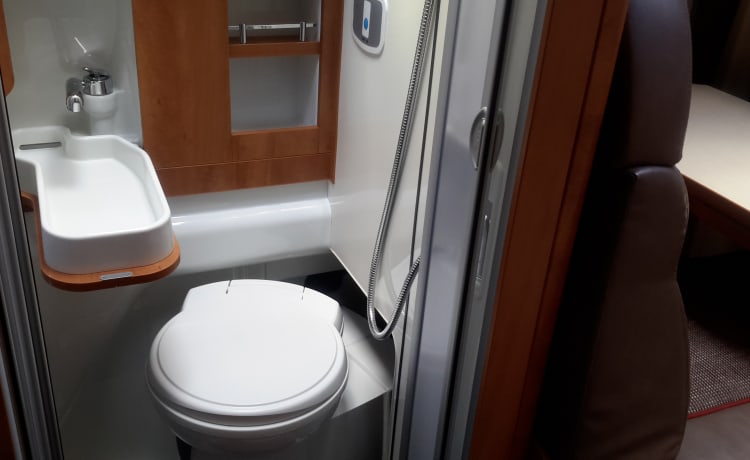 Malibu Van – Camper compatto per autobus Malibu di lusso con letto basso!