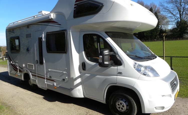 Spacious and complete camper for a nice price