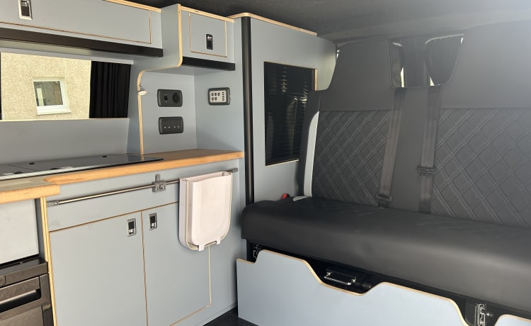 Nessy – 4-persoons Volkswagen campervan uit 2017