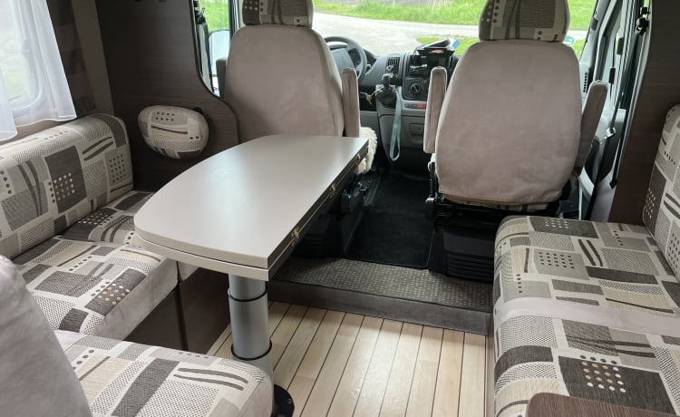 Leuke camper – 4p Bavaria semi-integrated uit 2011