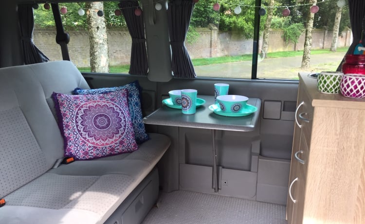 Mandala - Cozy and robust VW T4 multivan with lifting roof