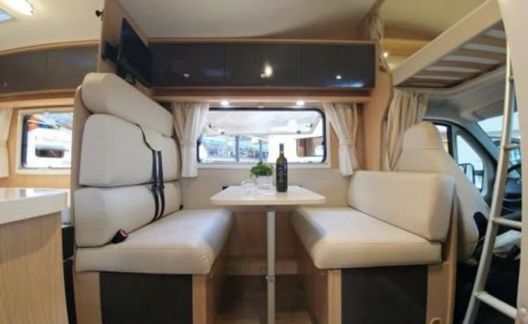 A-type – Compact young camper; very fully equipped