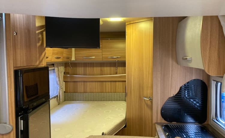 Luxe,ruime en compleet ingerichte 4 pers. camper.