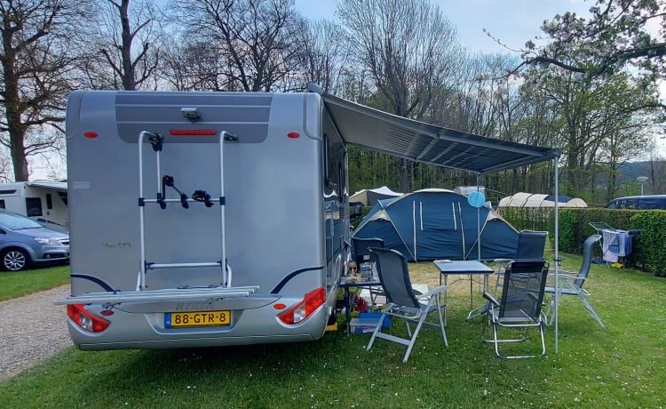 Ford – Hymer for rent, beautiful complete camper with length beds!!