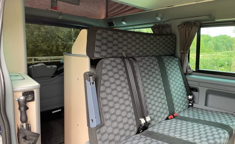 Nugget  – Comfortabele en compacte 5 persoons camperbus Ford Nugget