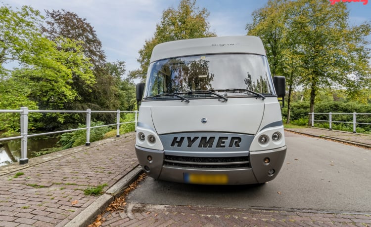 🚌 Spacious - neat and complete Hymer camper with 4 sleeping places 🌟