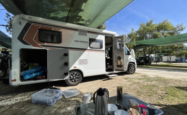 Luxurious young camper with many extras
