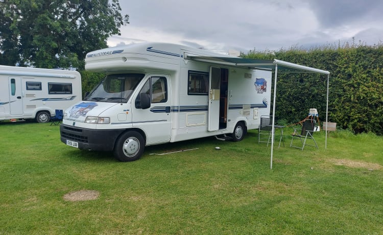 Canadian Traveller – Beautiful well presented and very spacious Auto-trail Mohican