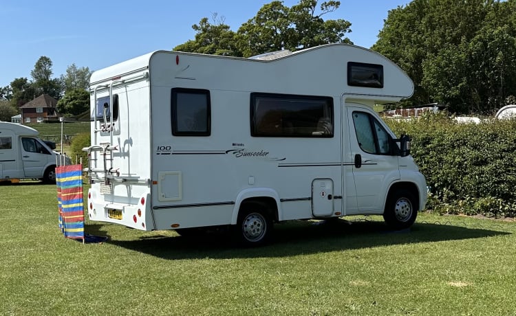 Gladdis – Peugeot Elddis Sunseeker 100 mit 4 Schlafplätzen aus dem Jahr 2010