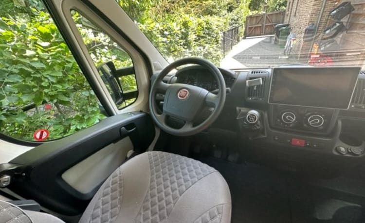 6p Fiat alcove family camper