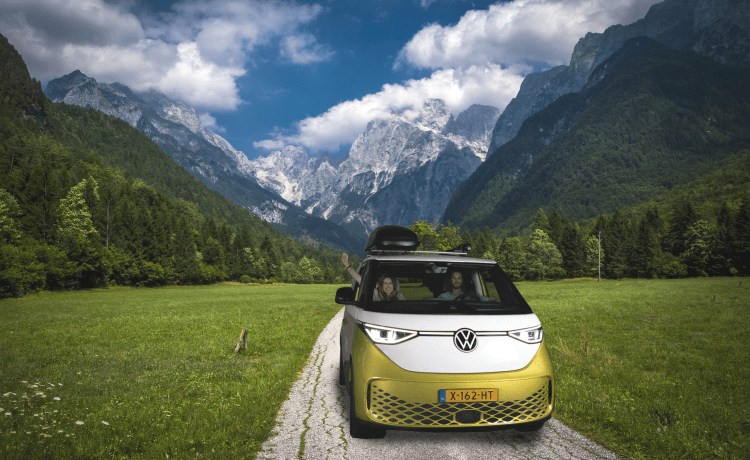 E-Camper – 4p VW ID.Buzz (lime/bianco, 2023) elettrico