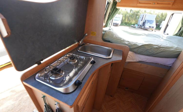 Minty – Menta; Allegro camper bus 2p del 2004, adatto per off-grid e surf!