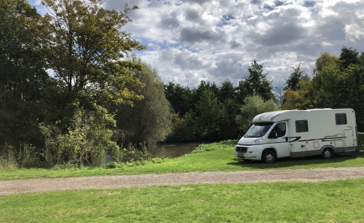 ADRIA met 2 ENKELE BEDDEN en GROTE GARAGE (660 cm)