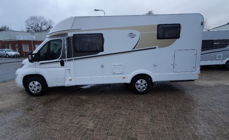 Carado T337 (2) - Ruime en luxe 2 persoons camper