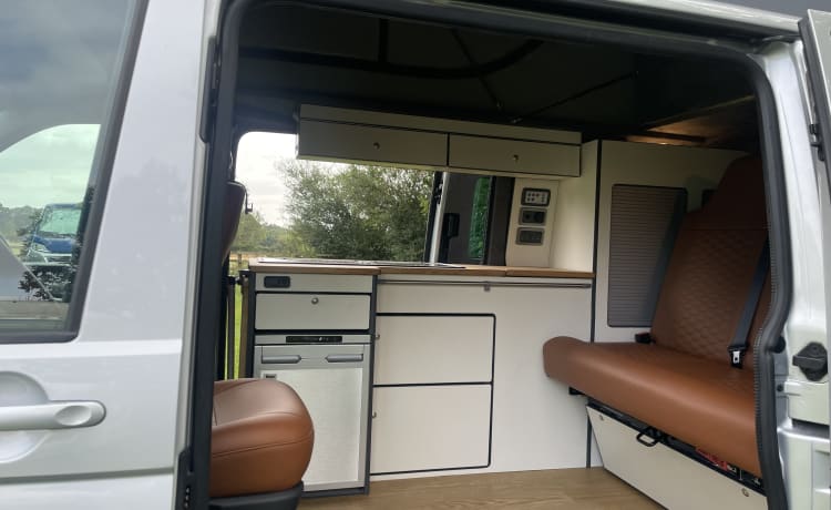 Luna – Newly converted luxury VW campervan