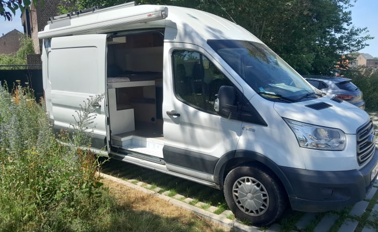 Findus  – Op avontuur met je gezin in een zelfbouwcamper ford transit (3 personen)