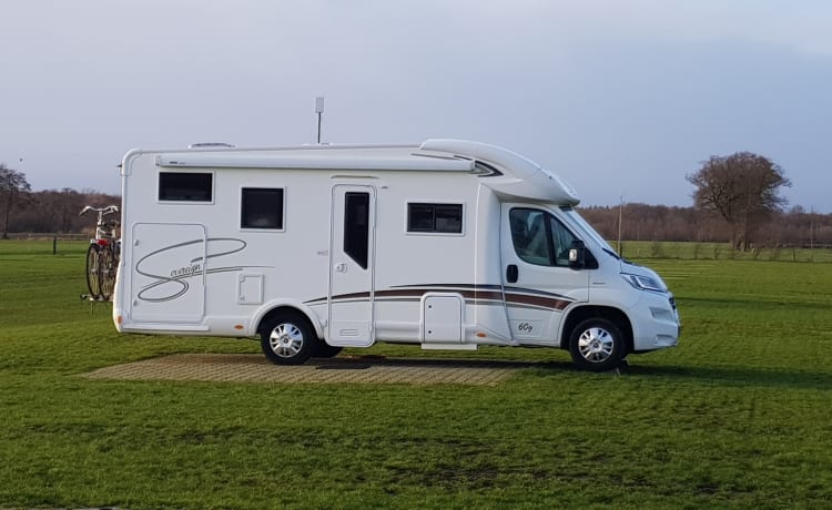 Beautiful 2 to 5 person MC Louis Sovereign 60G motorhome