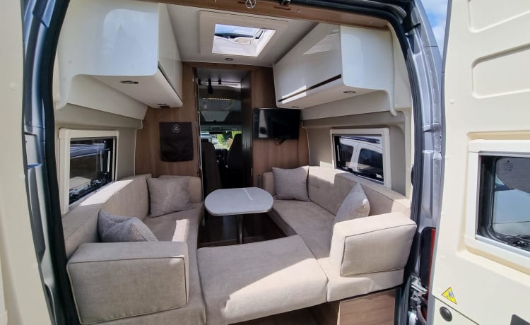 Dreamer Lounge – Comfort and cosiness on four wheels with the Dreamer Living Van