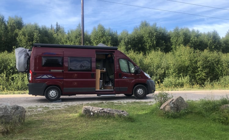 Ruime tweepersoons (+kind) Fiat camperbus (off grid!)