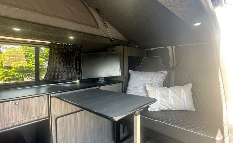 Ron – Mantieni la classe in "Ron", il camper a 4 cuccette VW