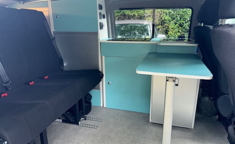 4p Mercedes-Benz campervan from 2018 with new installation