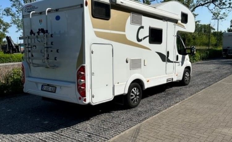 6p Fiat alkoof familie camper 