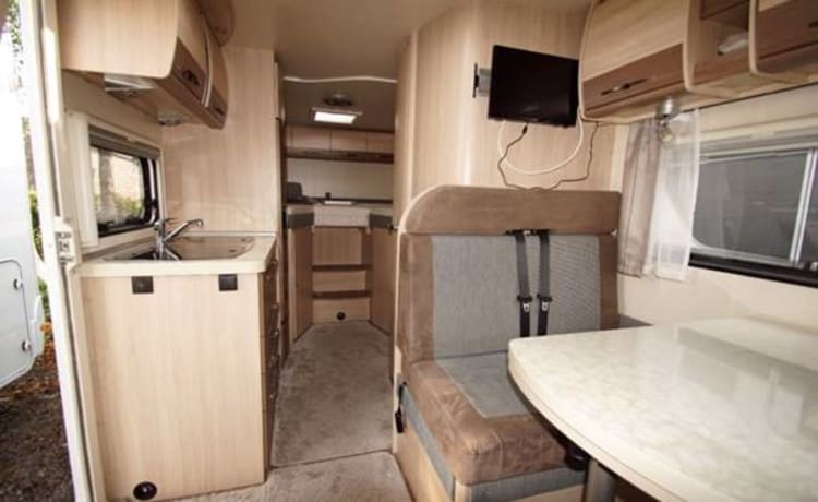 Camper semi-integrato completo 3p