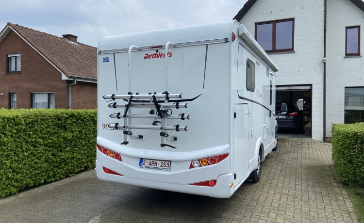 Schöner Familiencamper mit vielen Optionen!