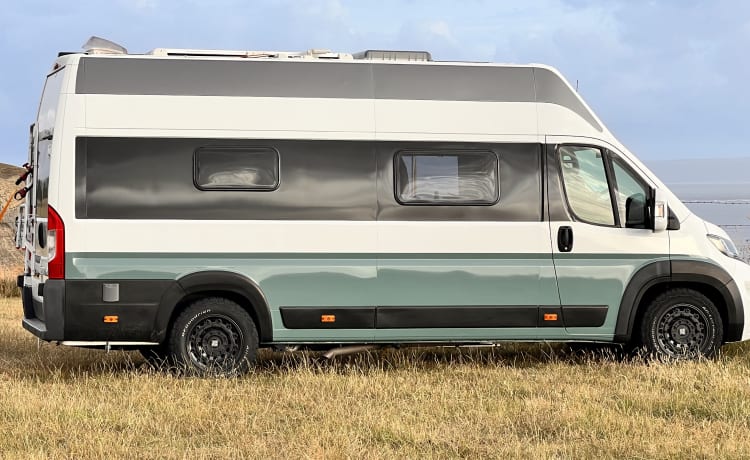 Trekker – Peugeot Boxer Electric Bed/Lithium powered/off-grid  2Berth