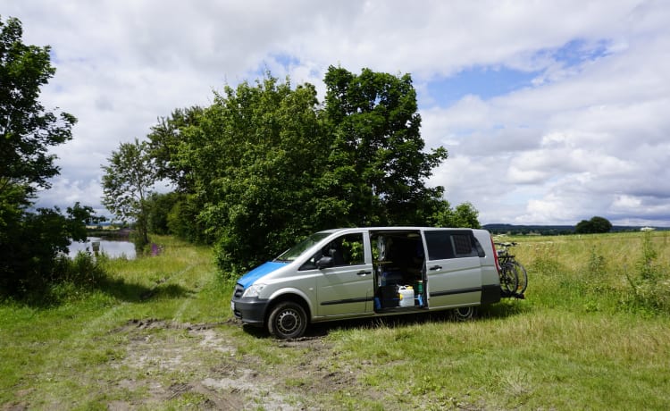 Norbi – Ancienne voiture de police avec 4x4 pour de grands trajets