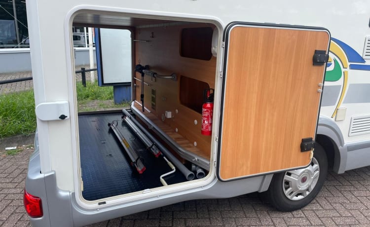 Camping-car Chausson avec assurance Goboony et dépannage à 25 € par jour.