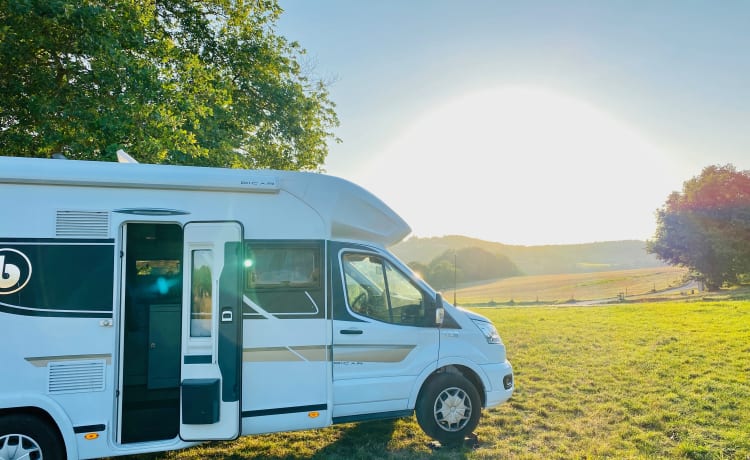 Spacious camper from 2021, ideal for a family or couple