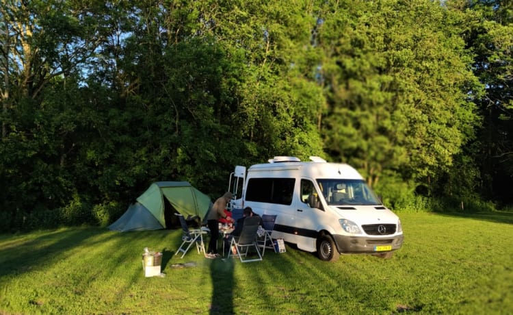 Co-Camper – Mercedes-Benz sprinter met houten interieur