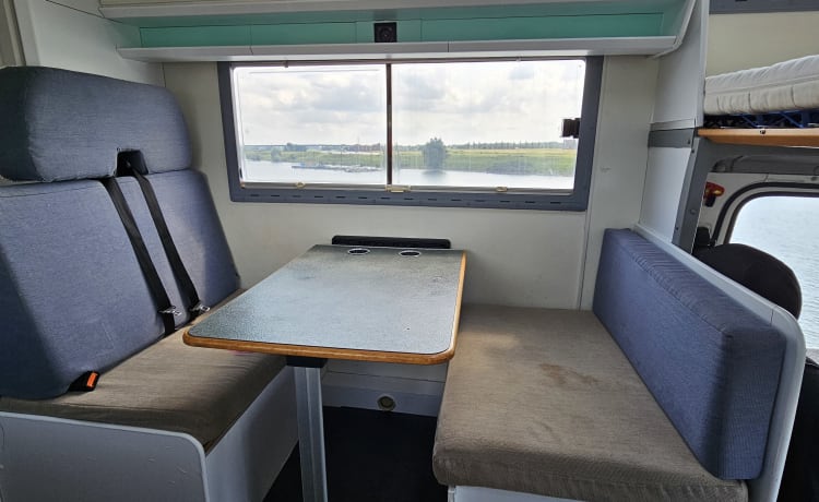 Comfortabele 5-persoons Ford Transit Rimor Camper - Perfect voor Gezinnen!