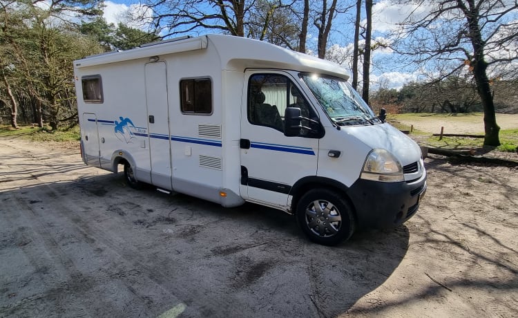 SKY Traveller – Spacious camper for 2 people with 2 separate beds