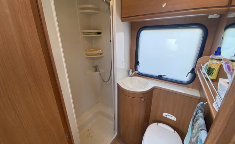 Cel4night – 7-seater overcab motorhome