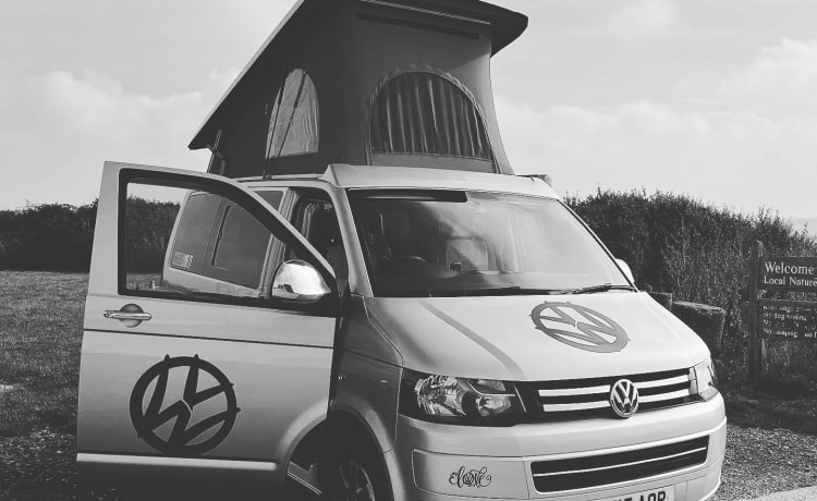 Vino – Conversione 4 posti letto Volkswagen T5 Hillside Camper 2015