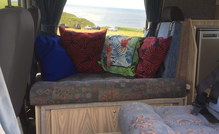 Robbie, 2 Berth Hi Top Camper Van Spacious, Comfortable and very easy to Dr