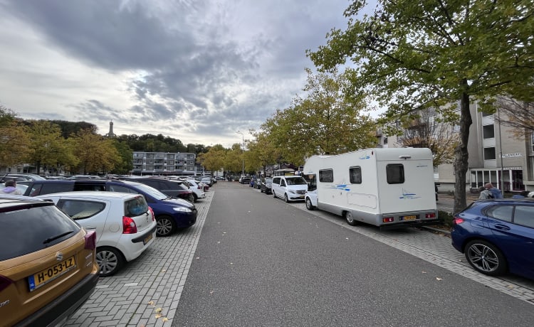 Luxuriöser, gepflegter Familiencamper, 6 Sitze + Gurt, komplett möbliert