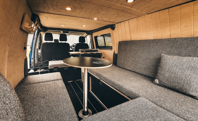 Transit Custom LWB - Cuisinez à l'intérieur ou à l'extérieur, espace de travail de cuisine coulissant !