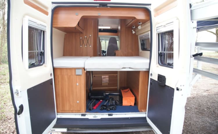 Ruben – Camperbus Fiat Ducato für 2 Personen