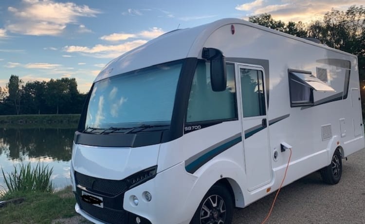 Jumbo – Family Luxury - Glamping on wheels A class 6 Birth A Class Motor-home