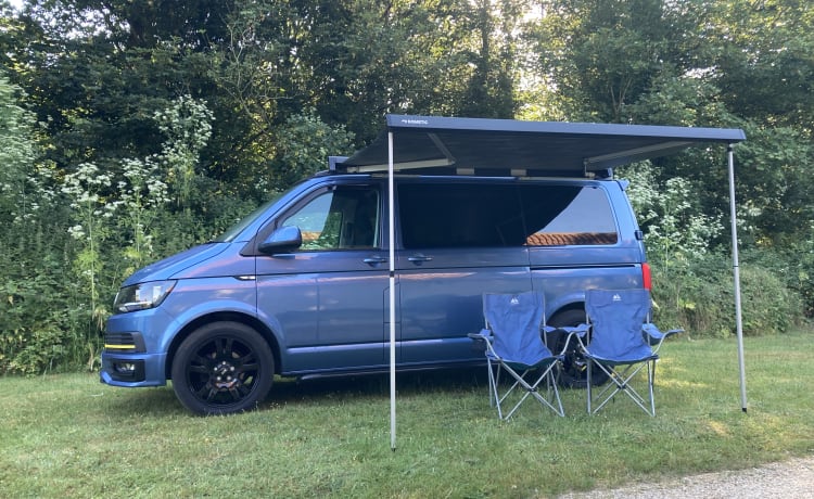 Buzz the Adventure Wagon - VW T6-camper met 4 slaapplaatsen