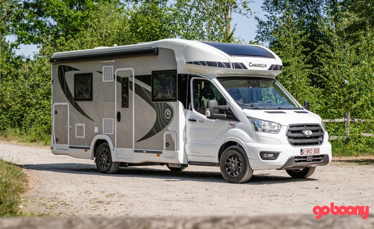 Neuer/gemütlicher Camper mit geräumigem Wohnzimmer und Vollautomatik