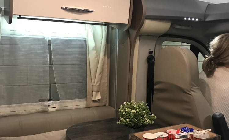 kasteel – 4p Chausson semi-integrated uit 2014